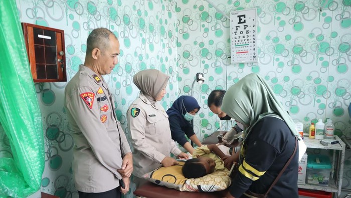 Polres Banyuasin menggelar khitanan gratis setiap Jumat.