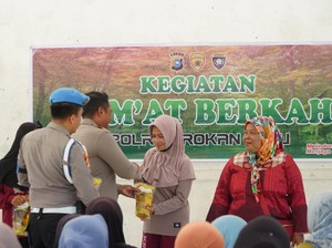Polres Rohul Sapa Warga dan Salurkan Bansos Lewat Jumat Curhat