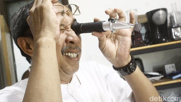 Proses pembuatan bioetanol dari sorgum di SEIN Farm, Kota Bandung