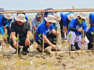 Upaya DLHK Gandeng Swasta Hijaukan Pesisir Pantai Karawang