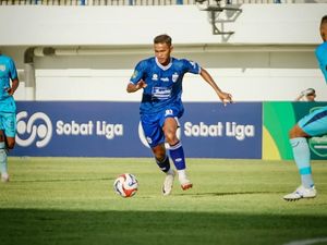 Diwarnai 2 Kartu Merah, Duel Persela Vs PSIS Berakhir Imbang 1-1