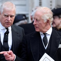 Mantan Pangeran Andrew Diusir Raja Charles & Pangeran William Tengah Malam