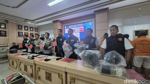 Konferensi pers kasus pembunuhan mandor di Polres Gianyar, Jumat (31/10/2025).