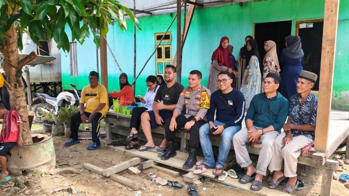 Rumah duka pelaku pembunuhan Mirawati yang tewas usai ditembak polisi Rumah duka pelaku pembunuhan Mirawati yang tewas usai ditembak polisi.