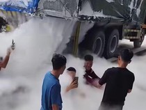 Truk Bawa Oksigen Menguap Jadi Kepulan Asap di Labusel, Warga Asyik Berswafoto