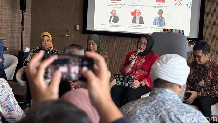 Sekretaris Direktorat Jenderal Pengawasan Ruang Digital Komdigi, Mediodecci Lustarini
