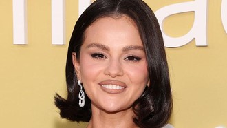 Selena Gomez Tanggapi Komentar Pedas soal 'Kumis' di Wajahnya