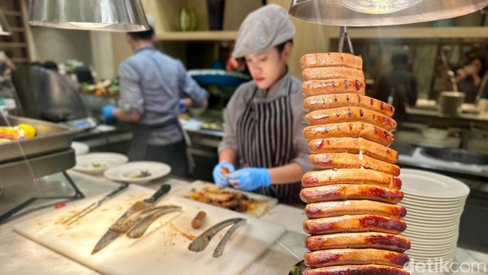 Sunday Brunch di Hotel Bintang 5, Ada Oyster hingga Brazilian BBQ Lezat!