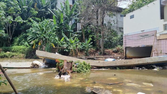 Tanggul Baswedan jebol di Jati Padang, Jakarta Selatan (Taufiq/detikcom)