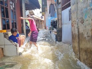 Video: Tanggul Baswedan Jebol Bikin Banjir, Ini Harapan Warga Jaksel