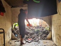 Video: Dinding Rumah Warga di Jati Padang Jaksel Jebol Diterjang Banjir