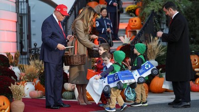 Trump dan Melania Rayakan Halloween Meriah di Gedung Putih