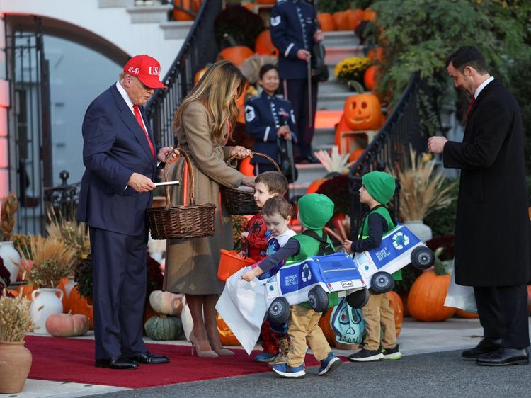 Trump dan Melania Rayakan Halloween Meriah di Gedung Putih