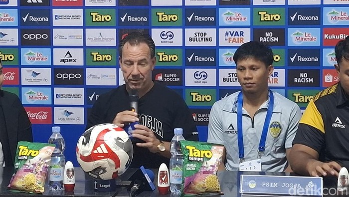 Jumpa pers PSIM Jogja di Stadion Sultan Agung, Bantul, Jumat (31/10/2025).