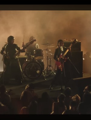 Zombie Ikut Moshing, Tangan Gitaris Voice of Baceprot Kena Gigit Zombie Ikut Moshing, Tangan Gitaris Voice of Baceprot Kena Gigit