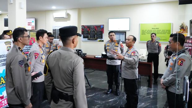 Wakapolri Tinjau Peningkatan Pelayanan SPKT di Denpasar Wakapolri Tinjau Peningkatan Pelayanan SPKT di Denpasar