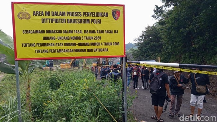 Bareskrim menggerebek tambang ilegal di lahan milik Balai Taman Nasional Gunung Merapi (BTNGM) di wilayah Kecamatan Srumbung, Kabupaten Magelang, Sabtu (1/11/2025).