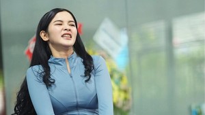 Padel jadi olahraga baru yang bikin Bella ketagihan berkeringat bareng teman. Foto: Instagram Bella Bonita