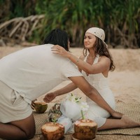 Tunangan Hana yang bernama lengkap Muhammad Sean Ricardo Gelael merupakan anak dari pasangan pembalap dan pengusaha, Ricardo Gelael dengan mantan aktris, Rini S. Bono.Foto: Instagram/@hanamalasan