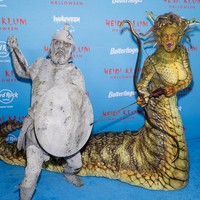 Untuk penampilannya, Heidi Klum sudah bersiap dari pagi hari. Ia mempercayakan makeup designer Mike Marino untuk menyulapnya jadi Medusa. Foto: Getty Images