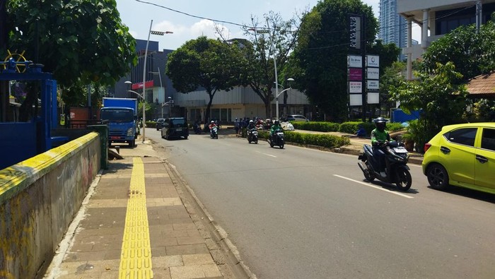 Jalan Kemang Raya, Jakarta Selatan, usai dilanda banjir. Jalan Kemang Raya, Jakarta Selatan, usai dilanda banjir.