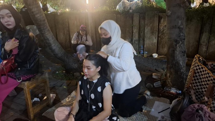 Jasa kepang rambut raup cuan di konser BLACKPINK