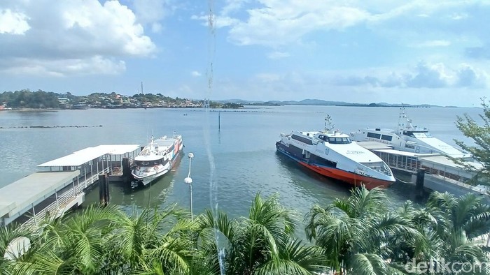 Kapal Ferry tujuan Singapura tengah berlabuh di Pelabuhan Internasional Harbour Bay, Batam, Kepri. (Alamudin Hamapu/detikSumut)
