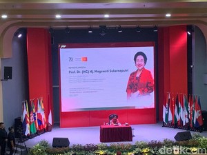Megawati Menangis Saat Bicara Cita-cita Dunia Baru