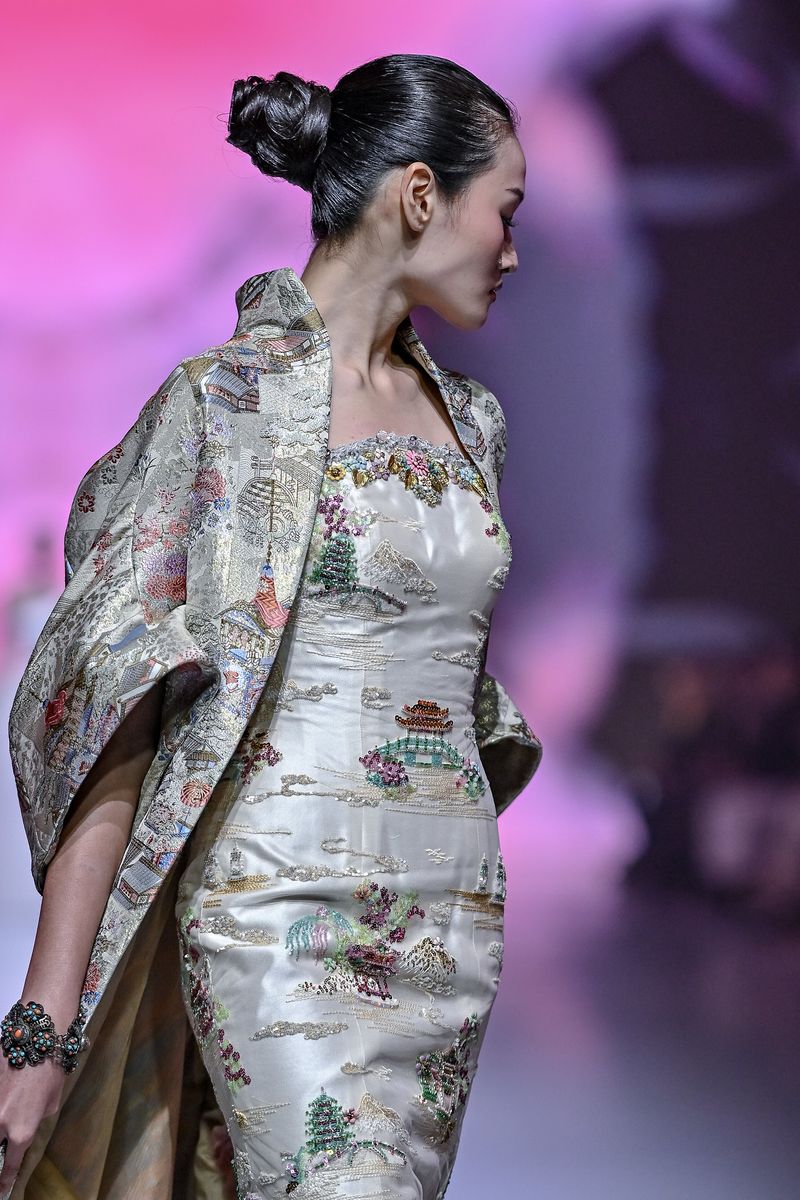 Koleksi Didi Budiardjo di Presentasi 'Love Letters' dalam Jakarta Fashion Week 2026