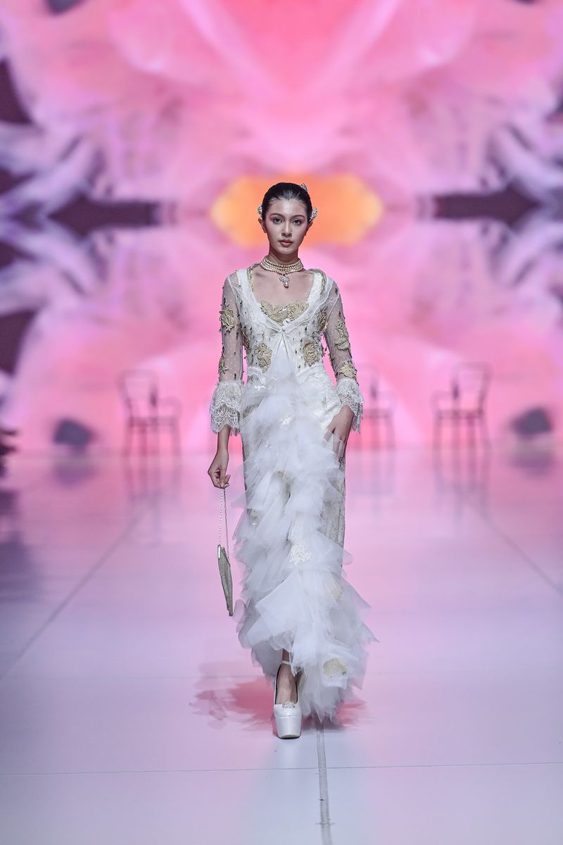 Koleksi Didi Budiardjo di Presentasi 'Love Letters' dalam Jakarta Fashion Week 2026