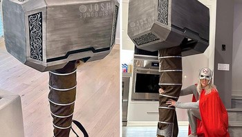 Kostum Palu Thor (Mjolnir) di 2022. Dengan sentuhan parodi superhero, Josh menjadi Mjolnir raksasa, palu legendaris milik Thor. Ia membalik peran klasik pahlawan menjadi karya komedi visual yang brilian. Foto: instagram.com/