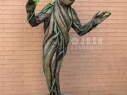 Kreatif! Raja Kostum Halloween Satu Kaki Ini Bikin Dunia Kagum!