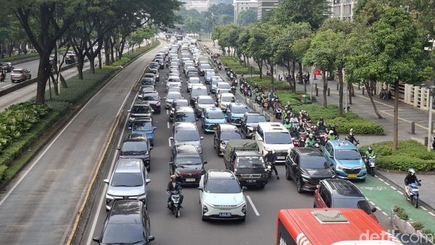 Lalin di Depan GBK Macet Lalin di Depan GBK Macet