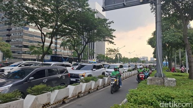 Lalin di Depan GBK Macet Lalin di Depan GBK Macet