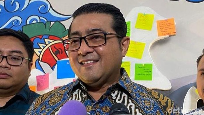 Menteri Ekonomi Kreatif Indonesia, Teuku Riefky Harsya usai Perayaan Hari Ekraf Nasional, di Gedung Gradhika Kantor Pemprov Jateng, Kecamatan Semarang Barat, Jumat (31/10/2025). Menteri Ekonomi Kreatif Indonesia, Teuku Riefky Harsya usai Perayaan Hari Ekraf Nasional, di Gedung Gradhika Kantor Pemprov Jateng, Kecamatan Semarang Barat, Jumat (31/10/2025).