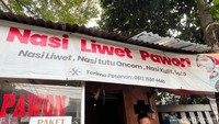 Kalau mencari menu makan siang di Jakarta Barat yang murah dan pastinya enak, bisa mampir ke warung makan ini. Namanya Nasi Liwet Pawon. Foto: Detikcom / Atiqa Rana