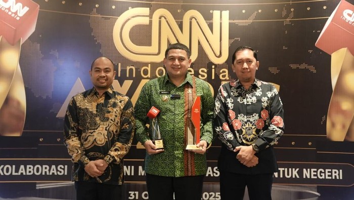 Pemkot Makassar meraih 2 penghargaan dalam ajang CNN Indonesia Award 2025. Pemkot Makassar meraih 2 penghargaan dalam ajang CNN Indonesia Award 2025.