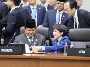 Momen PM Jepang Sampai Tarik Kursi untuk Sapa Prabowo di KTT APEC