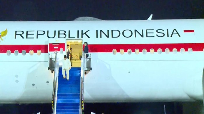 Presiden Prabowo Tiba di Halim Usai Hadiri KTT APEC di Korsel (YouTube/Sekretariat Presiden)