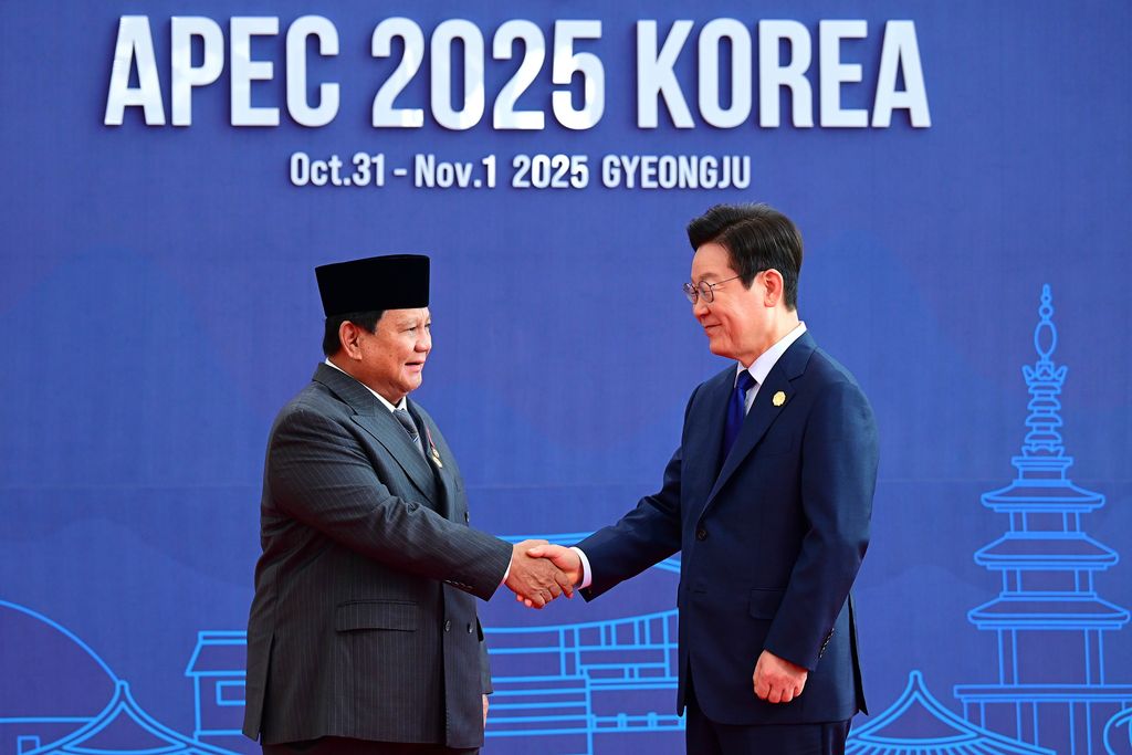 Presiden Republik Indonesia Prabowo Subianto menghadiri Konferensi Tingkat Tinggi (KTT) Kerja Sama Ekonomi Asia-Pasifik (APEC) 2025, yang berlangsung di Hwabaek International Convention Centre (HICO), Gyeongju, Republik Korea, pada Jumat (31/10). Presiden Republik Indonesia Prabowo Subianto menghadiri Konferensi Tingkat Tinggi (KTT) Kerja Sama Ekonomi Asia-Pasifik (APEC) 2025, yang berlangsung di Hwabaek International Convention Centre (HICO), Gyeongju, Republik Korea, pada Jumat (31/10). (Dok. Biro Pers Sekretariat Presiden/Muchlis Jr)