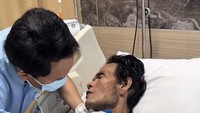 Fahmi Bo sedang dicukur untuk bersiap menjalani operasi Senin besok. Foto: dok instagram Raffi Ahmad