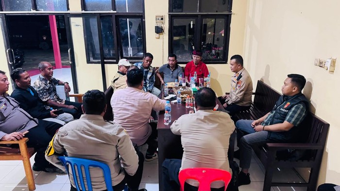 Rapat koordinasi yang digelar di Polsek Tarakan Utara, Jumat (31/10) malam Masalah sengketa lahan antara PT PRI dan warga di Tarakan, Kalimantan Utara, menemui titik terang. Rapat koordinasi yang digelar di Polsek Tarakan Utara, Jumat (31/10) malam membawa masyarakat untuk kembali ke rumah masing-masing.