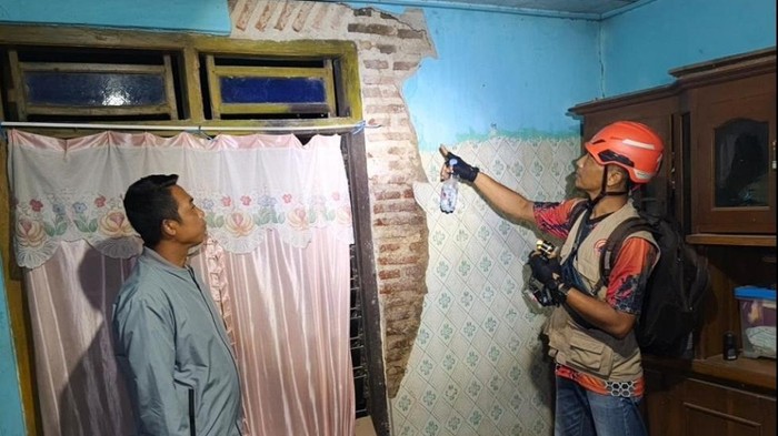 Rumah rusak Rumah rusak akibat gempa Wonosobo.