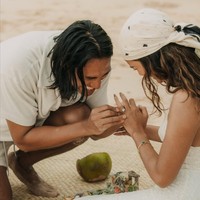 Perbedaan usia lima tahun tidak menjadi penghalang untuk hubungan mereka. Sean kelahiran tahun 1996, sementara Hana lahir pada 1991. Foto: dok. Instagram @gelaelized