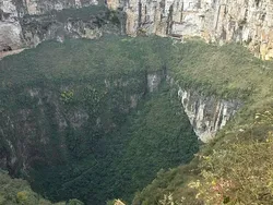 14 Lubang Terdalam di Bumi, Nomor 1 Bisa Telan Gedung Pencakar Langit!