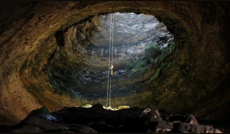 Sinkholes Terdalam di Bumi Sinkholes Terdalam di Bumi