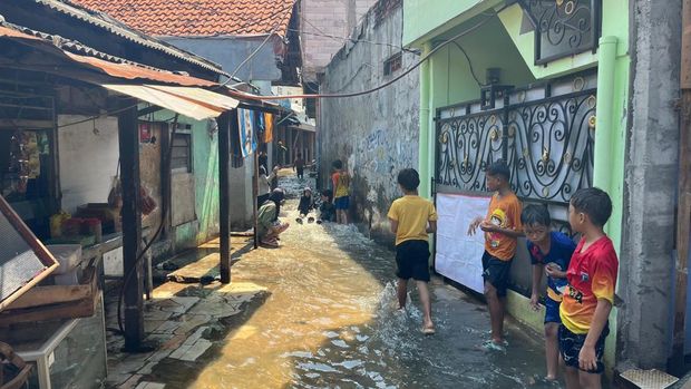 Tanggul Baswedan di Pasar Minggu Jebol.