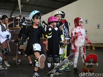 Video Ada Wednesday Addams-Young Hee Squid Game Main Skateboard di Bali