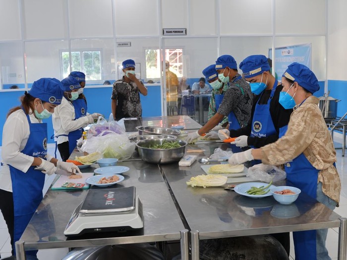Untuk menjamin keamanan MBG, SPPG Polda Jateng menggelar uji kompetensi kepada 18 juru masak.