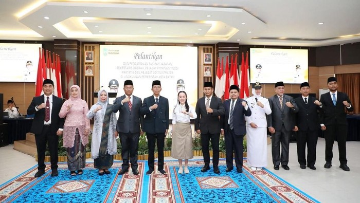 Wali Kota Amsakar Achmad melantik Sekda-Kepala Dinas di lingkungan Pemkot Batam. (Dok Diskominfo)